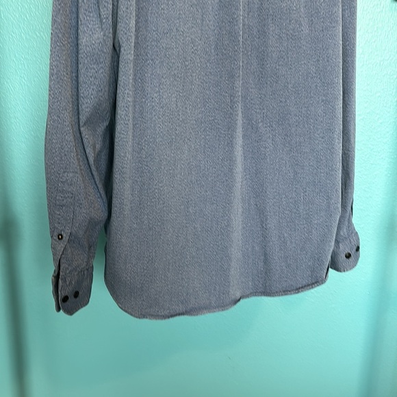 Banana Republic standard fit button up dress shirt in blue - Picture 4 of 6